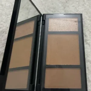 bBold Contour Kit – 3-in-1 Contour, Bronze & Highlight Palette with Mirror