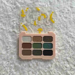 USHAS 9 Eyeshadow Palette – Versatile, Pigmented Shades for Every Look